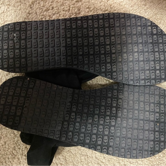 Sanuk Black Sandals - Picture 3 of 4